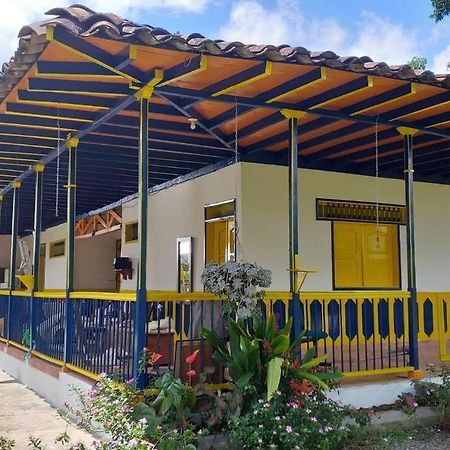 Casa Finca Villa Luz A 800 Mts Del Parque Del Cafe Montenegro Eksteriør bilde